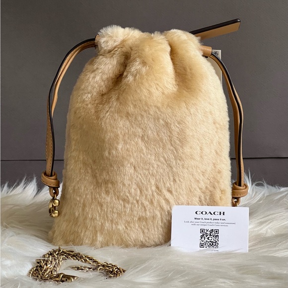 CE759 - Coach Drawstring Pouch in Shearling - Picture 11 of 12